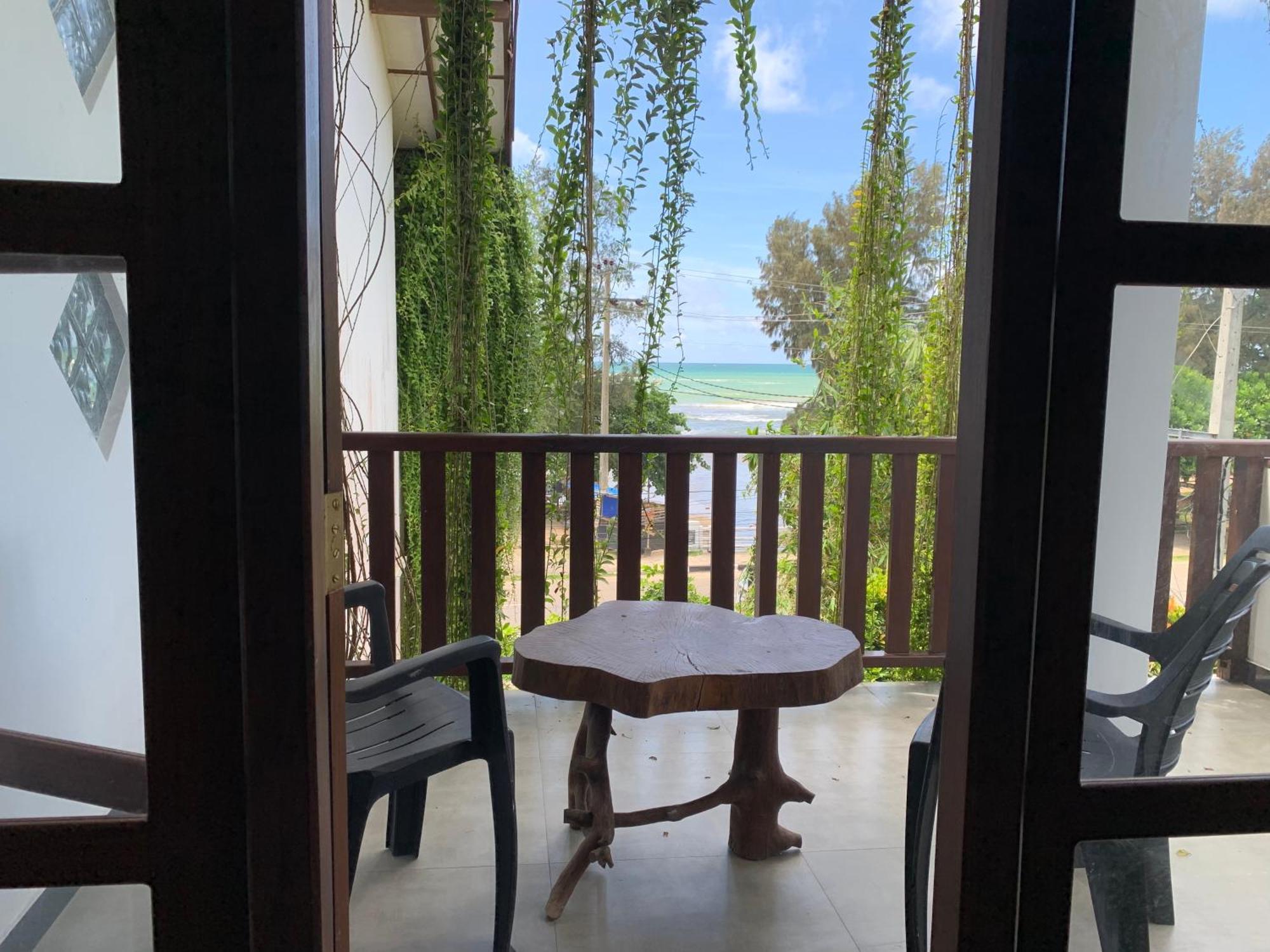 Ceylon Surf Guest And Restaurant Bed & Breakfast Weligama Exterior photo
