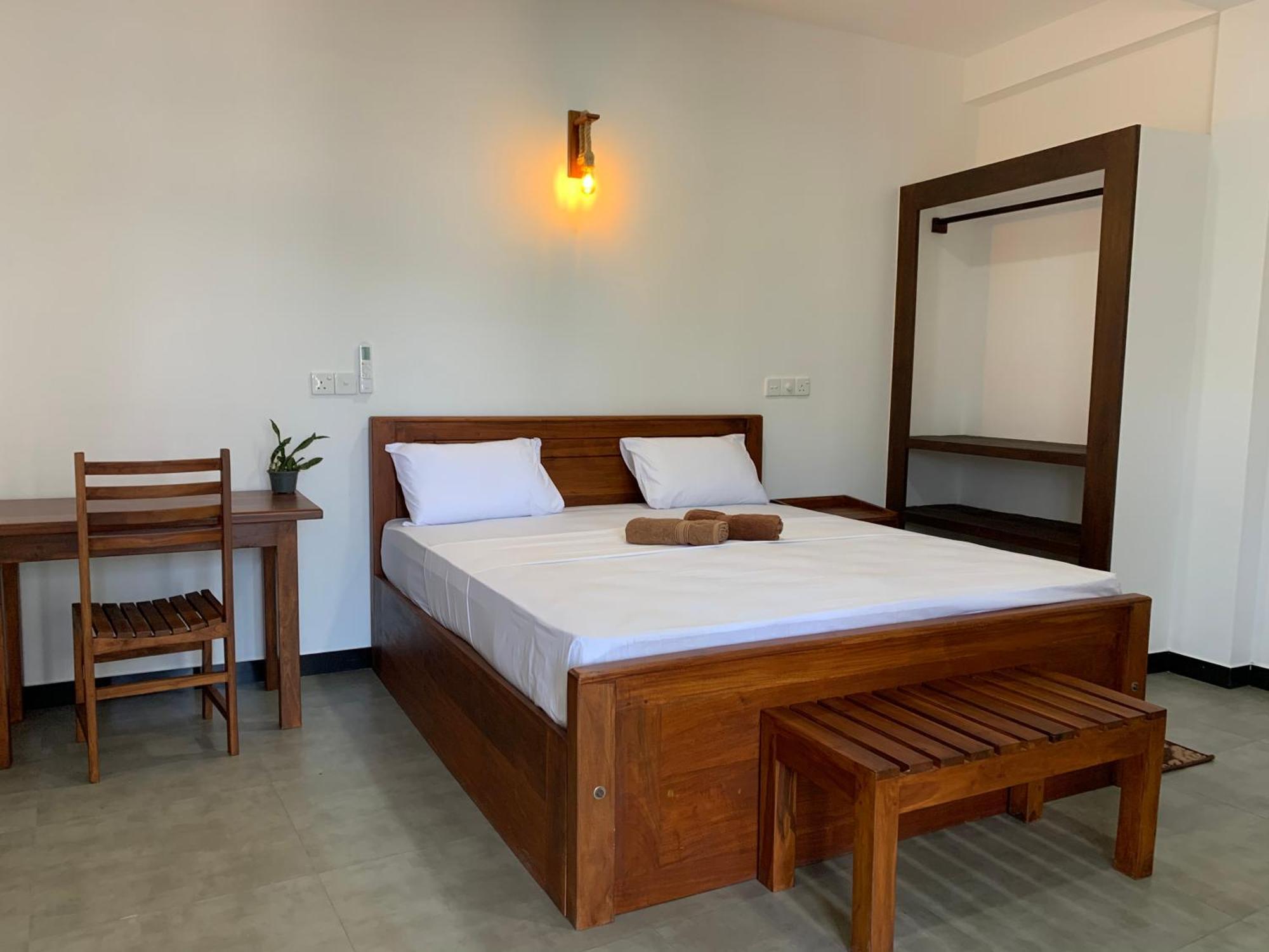 Ceylon Surf Guest And Restaurant Bed & Breakfast Weligama Exterior photo